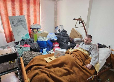 Teška sudbina mladog čovjeka: Banjalučaninu potrebna električna kolica i bolji uslovi života