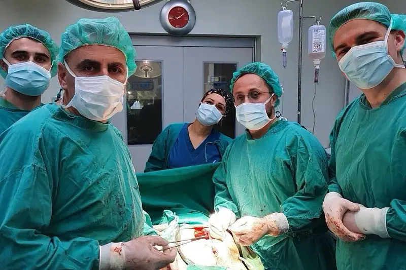 Nevjerovatan podvig hirurškog tima bihaćke bolnice: Uklonili ogroman tumor od 20 cm bez žrtvovanja ijednog organa