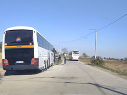 (FOTO) Autobusi i automobili blokiraju saobraćaj: Mještani zbog Dino parka traže hitnu izgradnju parkinga na Krčmaricama