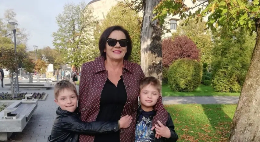 Mira Komljen prva banjalučka „Majka godine“: Pružila dom blizancima sa Daunovim sindromom
