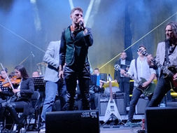 Spektakl na Kastelu: Rok simfonija oduševila publiku u Banjaluci FOTO