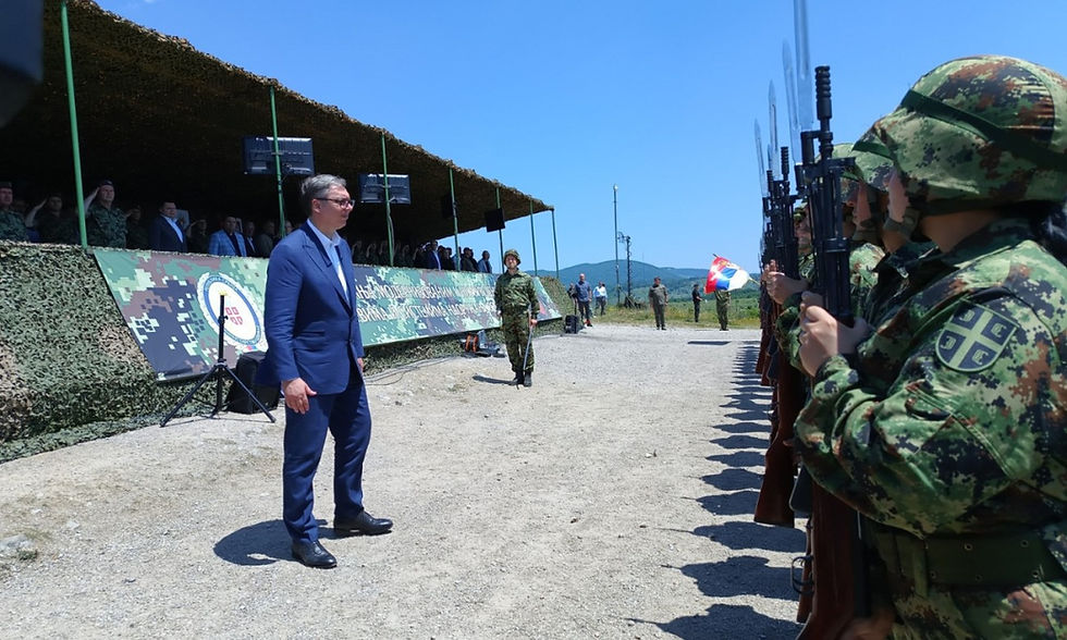 Zajednički prikaz moći: Vučić, Dodik i Cvijanović na vojnoj vježbi FOTO