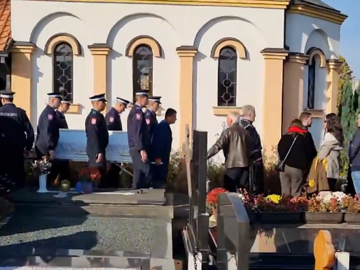 BIJELI KOVČEG BEZ VIJENACA: Potresan govor majke nastradalog Davida na sahrani (VIDEO)
