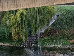 Neobičan prizor jutros u Banjaluci: Velika količina vode curi sa mosta Venecija