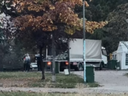 (VIDEO) Evo kako večeras izgleda Beograd: U Pionirskom parku postavljaju se šatori, policija u širem centru