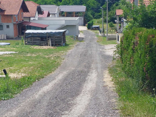 Umjesto da saniraju, nadležni uništili makadamski put u Barlovcima