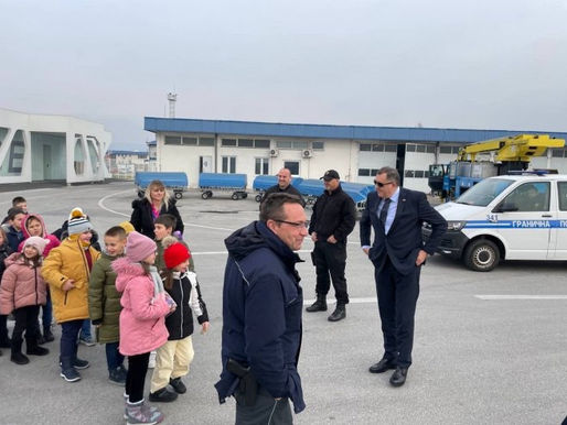 Dodik: Zanimljiv susret s divnim mališanima na sarajevskom aerodromu (FOTO/VIDEO)