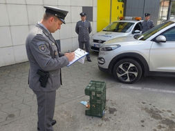 Građani “rezervišu” parking gajbama, a kazne idu i do 3.000 KM