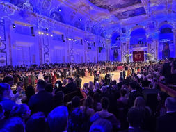 Velika noć u Beču: Hiljade ljudi slavile srpsku tradiciju u Hofburgu FOTO