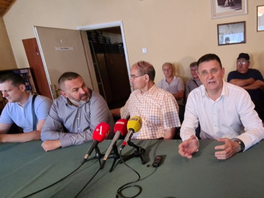 Skupštinska većina i banjalučki penzioneri: Isplatite 100 maraka ili nema rebalansa budžeta