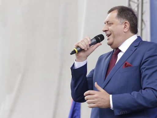 Dodik zapjevao sa Bajom Malim Knindžom (Video)