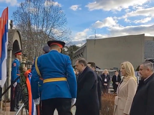 Polaganjem vijenaca počelo obilježavanje Dana Republike