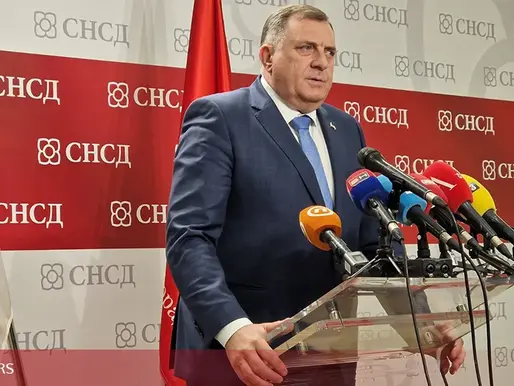 "SNSD ima s čim izaći pred narod"