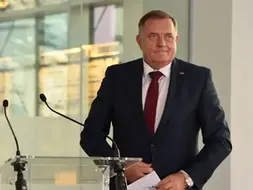 Dodik pozvao građane da sutra ponosno istaknu srpske trobojke