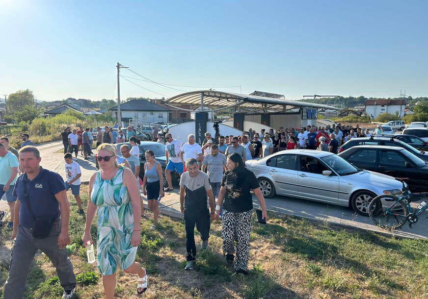 BANJALUKA NA 40 STEPENI, A IZ SLAVINA NI KAPI: Građani blokirali put, postavili rok – šta se dešava s vodom?