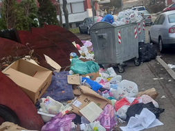 Cijene skočile, standard opao: Banjalučani ogorčeni jer smeće “prenoći” na ulicama