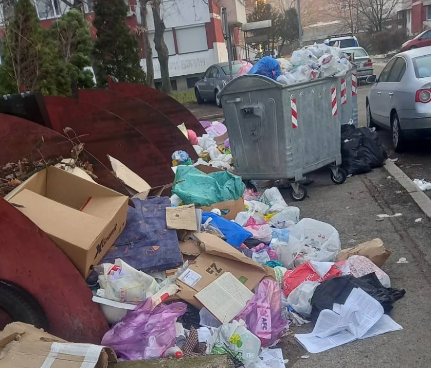 Cijene skočile, standard opao: Banjalučani ogorčeni jer smeće “prenoći” na ulicama
