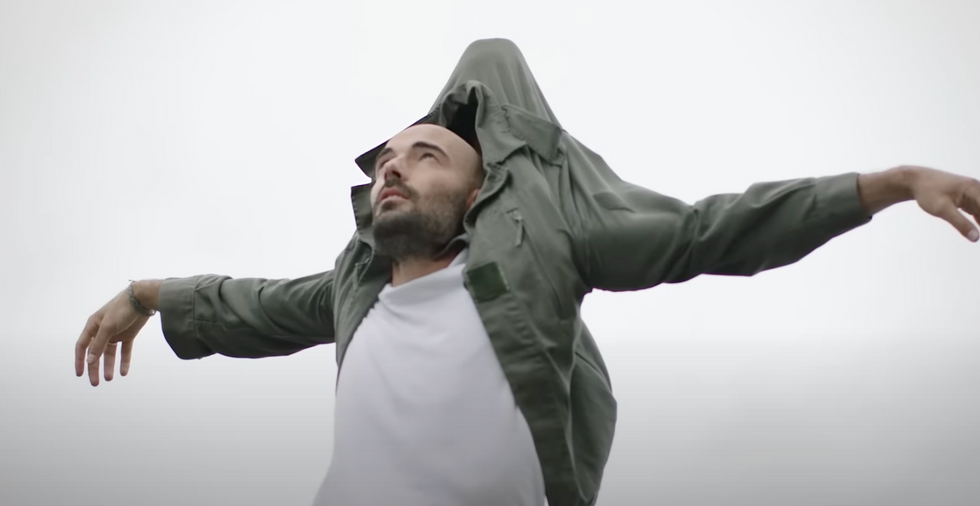 Extrait du clip "hope" de Gaëtan Roussel