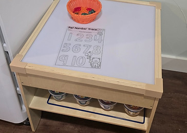 pets_light_table_center_02.jpg