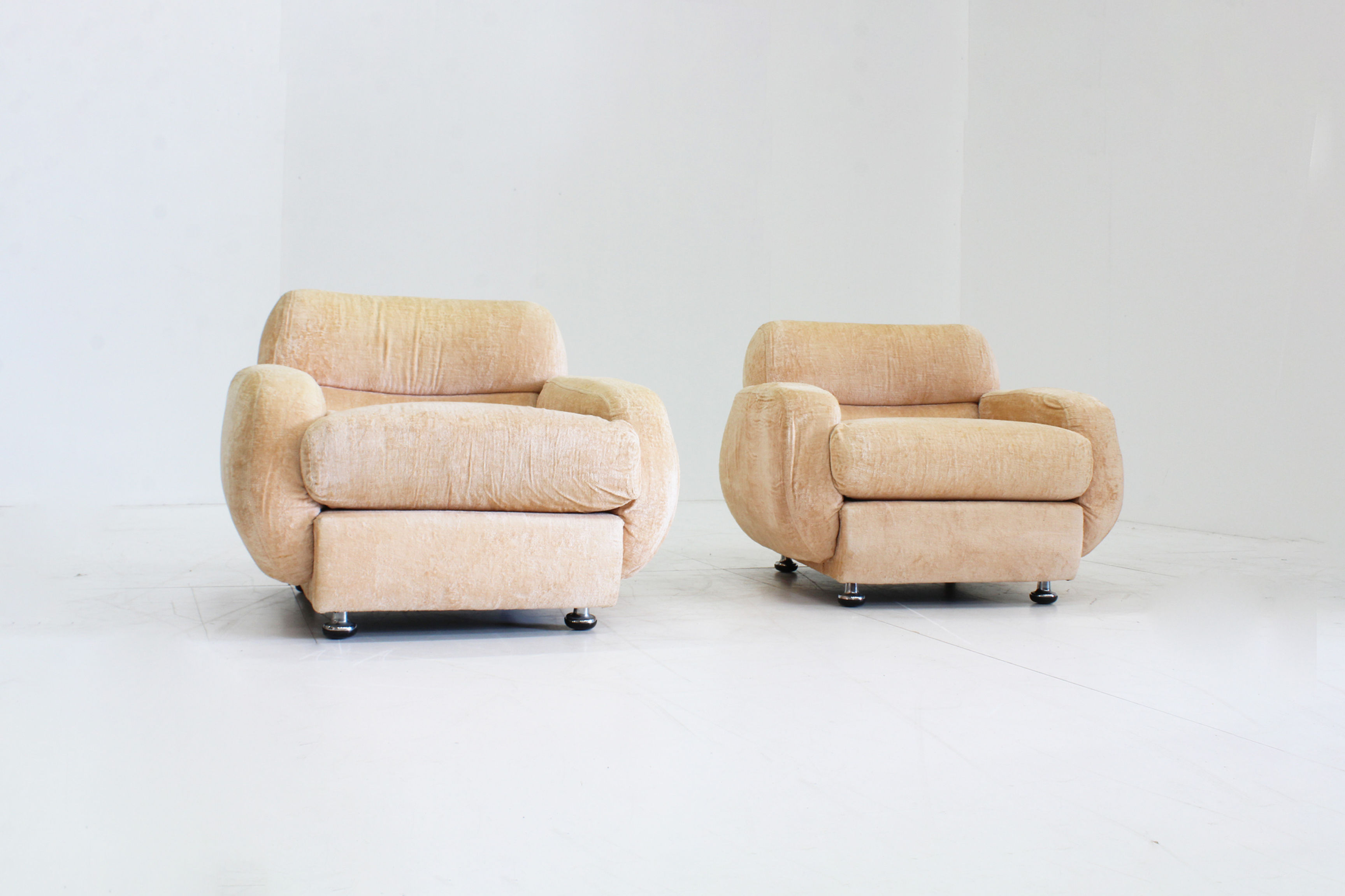 Vintage Italian armchairs 1970s , set of 2