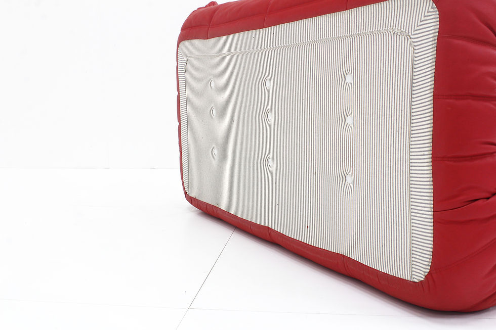 Thumbnail: Originele rood leren Togo sofa van Ligne Roset