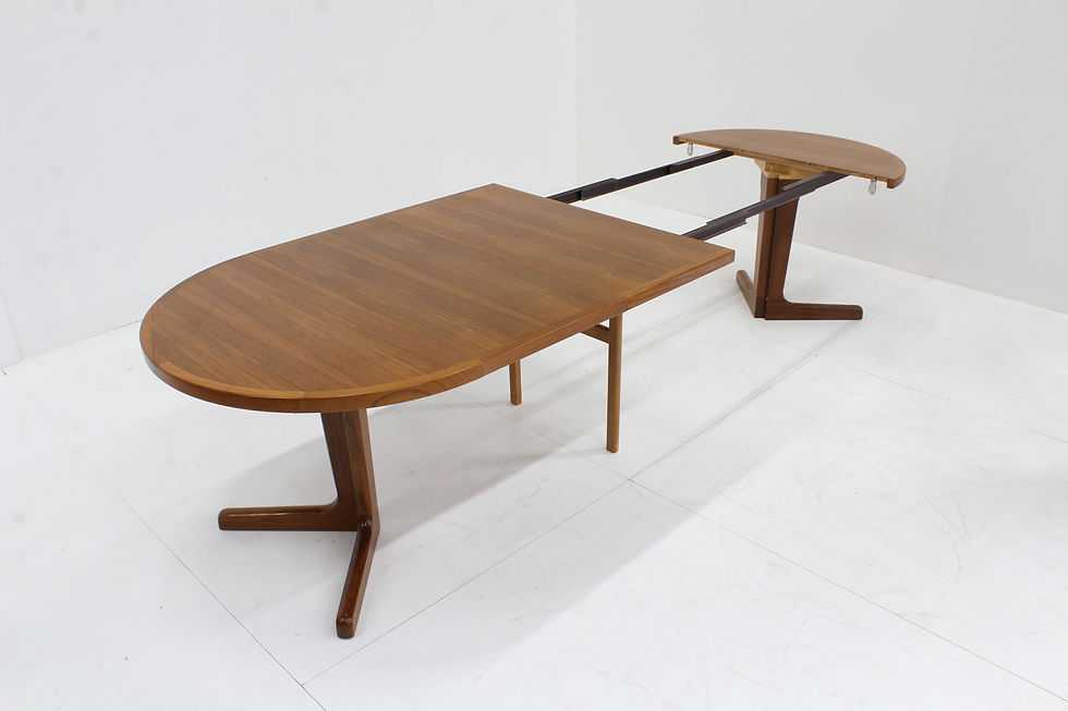 Thumbnail: Vintage Deense ronde uitschuifbare eettafel van massief teak hout uit de 1960s. Zeer groot formaat met 3 tussenbladen te verl
