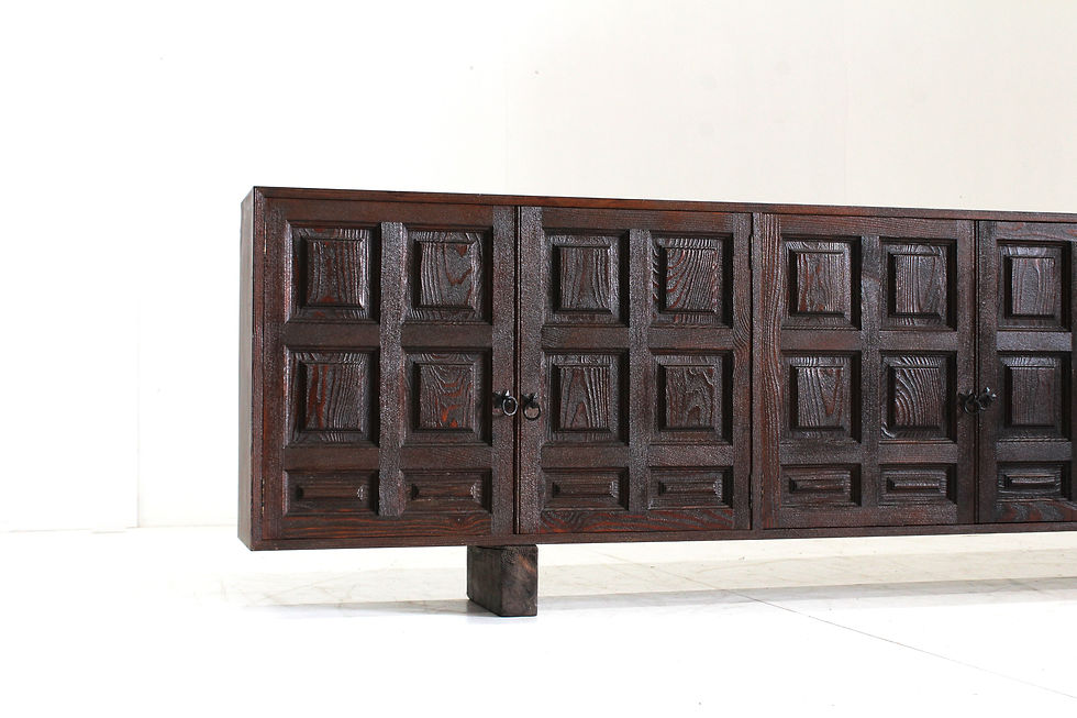 Thumbnail: Vintage groot Spaans brutalist dressoir met grafische houten panelen.