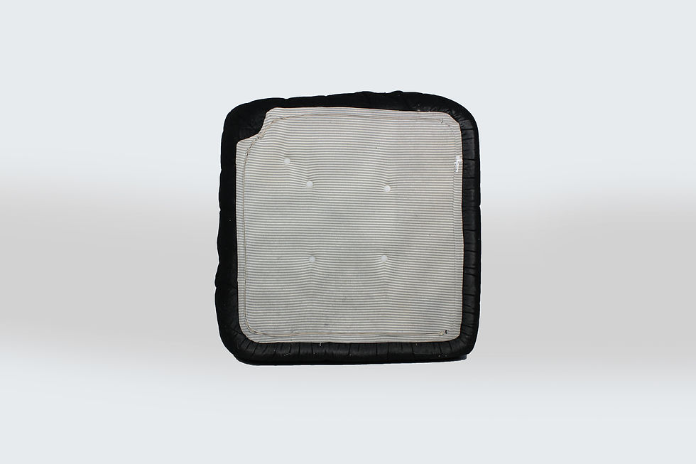 Thumbnail: Ligne Roset Togo vintage set tweezits + hoekelement