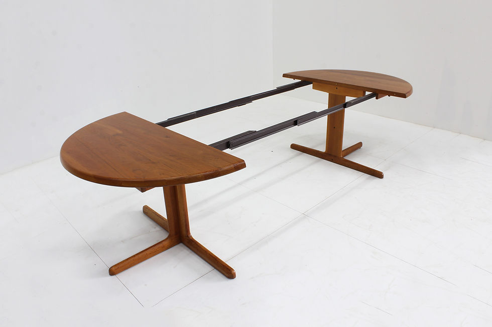 Thumbnail: Vintage Deense ronde uitschuifbare eettafel van massief teak hout uit de 1960s. Zeer groot formaat met 3 tussenbladen te verl