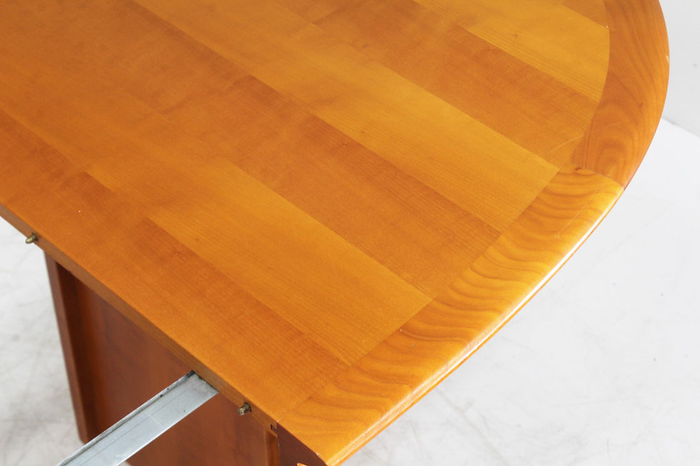 Thumbnail: Vintage Deense ovalen uitschuifbare eettafel uit de jaren 60 van een groot formaat.  Deze deense eettafel is te verlengen met