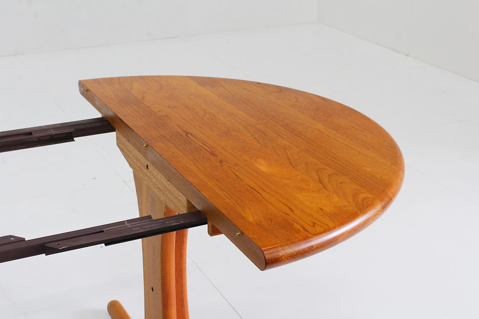 Thumbnail: Vintage Deense ronde uitschuifbare eettafel massief teak