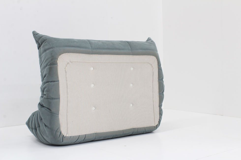 Thumbnail: Togo ligne Roset tweezits grijs Alacantra - Michel Ducaroy