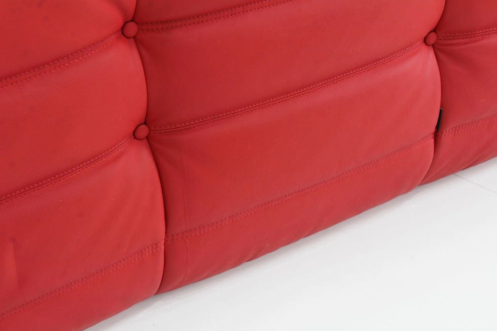Thumbnail: Originele rood leren Togo sofa van Ligne Roset