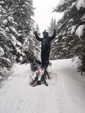 La Pourvoirie Monts-Valin Du Archer, au Saguenay-Lac-St-Jean, offre l'hébergement dans 8 chalets dans un immense territoire pour la pêche à la truite mouchetée, la chasse à l’orignal et à l’ours, des chalets avec commodités, des sentiers pour le VTT, le vélo, la randonnée pédestre et autres activités de plein air et des forfaits motoneige hors-piste dans les Monts-Valin!