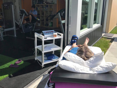 
La Clinique Médico Sportive Altitude, située à St-Georges en Beauce, offre des services en physiothérapie, kinésiologie, entraînements privés et semi-privés, des cours en groupe, en évaluation de la condition physique, en nutrition, le tout dans un environnement professionnel et efficace. Entraînement pour problématique de santé thérapeutique, Évaluation de la condition physique, Préparation physique pour haute performance sportive, Conférence sur l’entraînement et les saines habitudes de vie, Amélioration des capacités fonctionnelles, Suivi motivation et perte de poids, Programme d’entrainement adapté et personnalisé, séances d’entraînement dans votre entreprise. 