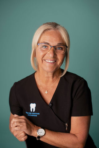 Le Centre Dentaire Etchemins, votre destination pour des soins dentaires complets à Lac Etchemins! 
Nous offront une gamme complète de services dentaire, orthodontique et esthétique. De la consultation dentaire aux soins d'urgence, nous sommes là pour vous. 
Que ce soit pour des implants dentaires, des prothèses ou le traitement des caries, nous vous offrons des soins personnalisés et préventifs pour maintenir votre sourire éclatant.
Besoin d'un blanchiment dentaire ou d'un traitement orthodontique Invisalign? Nous avons une équipe de professionnels et de dentistes. 
Notre expertise inclut également les traitements de canal et la greffe des gencive. 
Votre santé bucco-dentaire est entre de bonnes mains au Centre Dentaire Etchemins.Lac Etchemins. Chaudière Appalaches.
