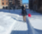 Service de déneigement manuel à la pelle à Lévis, assuré par Groupe Fortier Déneigement pour les accès piétonniers résidentie