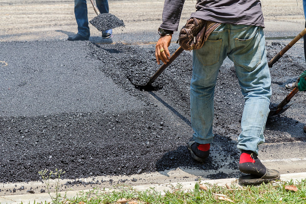 Beauce Scellant situé à Saint-Georges est le spécialiste en réparation et entretien d’asphalte résidentiel et commercial.  Nos services incluent le nettoyage, le remplissage de fissures, et l’application de scellants d’asphalte, pour protéger vos surfaces contre l’usure et le gel.  Grâce à nos traitements au bitume et nos produits pétroliers, nous offrons une protection qui prolonge la vie de votre asphalte.  Que vous ayez besoin d’un pavage résidentiel, d'une réparation d’asphalte commerciale, ou d'un resurfaçage d'asphalte. Beauce Scellant pour un entretien d’asphalte. Réparation d’asphalte à Saint-Georges. Traitement au bitume à Saint-Georges. Réparation de fissures à Saint-Georges. Protection d’asphalte à Saint-Georges. Scellant d’asphalte à Saint-Georges. Pavage d'asphalte résidentiel à Saint-Georges. Réparation d'asphalte commerciale à Saint-Georges. Entretien du stationnement à Saint-Georges.