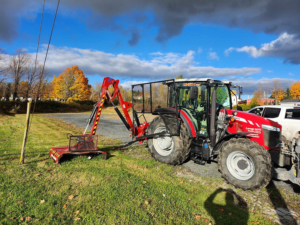 Lavage Haute Pression JRG se spécialise dans le déneigement, le débroussaillage de chemins forestiers, le lavage de bâtiment, la tonte de pelouse commerciale, l'installation d'équipements d'érablière et le service d'entretien de tout genre à Lac-Etchemin. Pour vos besoins résidentiels et commerciaux. Déneigement à Lac-Etchemin. Déneigement urgence Lac-Etchemin. Déneigement fiable Lac-Etchemin. Service de débroussaillage. Débroussaillage de buissons. Débroussaillage de bois. Lavage de bâtiment résidentiel. Lavage de bâtiment commercial. Lavage à haute pression de bâtiment. Nettoyage à haute pression de bâtiment. Tonte de pelouse commerciale. Entretien de pelouse commerciale. Service d’entretien. Service de travaux. Service d’installation d’équipements d’érablière.