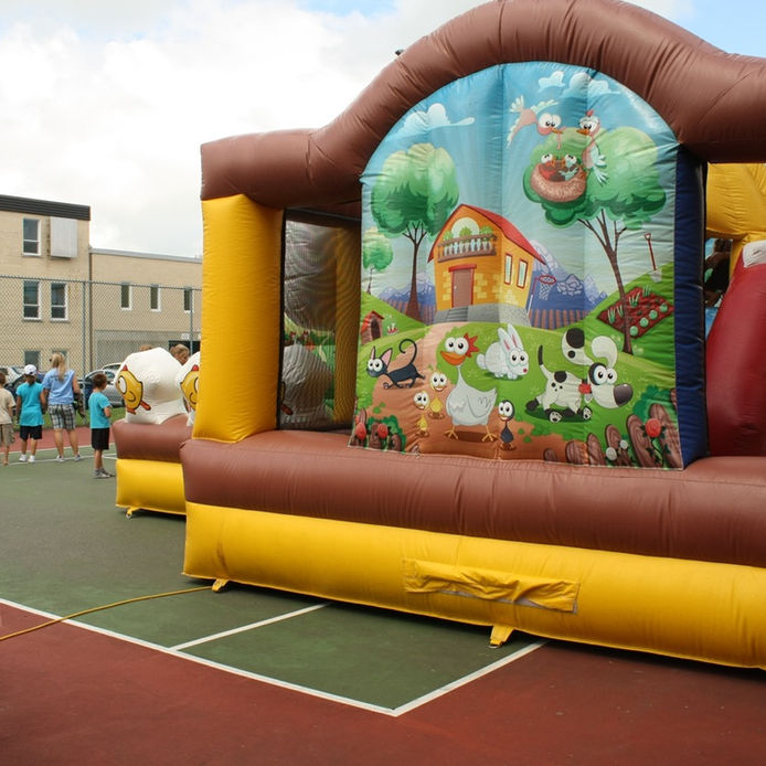 Jeux gonflables à l’Expo BBQ Bellechasse, exposition agricole et événement familial.