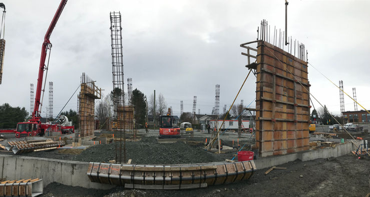 Équipement de pompage de béton pour chantier et travaux commercial.