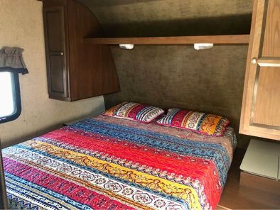 Les Trotteuses, à Saint-Hyacinthe, vous propose 5 modèles de roulottes à louer, pour vos vacances en famille. Profitez de la location de roulotte tout équipée et de roulottes deluxe, parfaites pour le camping. Idéale pour une escapade en nature ou une location de VR pour les vacances. Réservez votre roulotte.location de roulotte Saint-Hyacinthe.location de roulotte tout équipée Saint-Hyacinthe.location de roulotte courte durée Saint-Hyacinthe. location roulotte pas cher Saint-Hyacinthe.location de VR Saint-Hyacinthe. location véhicule récréatif Saint-Hyacinthe. louer roulotte à Saint-Hyacinthe. location de roulotte Montérégie. location de roulotte deluxe Montérégie. location roulotte tout inclus Montérégie. location roulotte avec services Montérégie. réservation de roulotte Montérégie. roulotte à louer Montérégie. location VR Montérégie. location de roulotte pour vacances Québec. location de roulotte pour camping Québec. combien coûte la location de roulotte? 