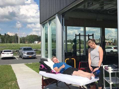 La Clinique Médico Sportive Altitude, située à St-Georges en Beauce, offre des services en physiothérapie, kinésiologie, entraînements privés et semi-privés, des cours en groupe, en évaluation de la condition physique, en nutrition, le tout dans un environnement professionnel et efficace. Entraînement pour problématique de santé thérapeutique, Évaluation de la condition physique, Préparation physique pour haute performance sportive, Conférence sur l’entraînement et les saines habitudes de vie, Amélioration des capacités fonctionnelles, Suivi motivation et perte de poids, Programme d’entrainement adapté et personnalisé, séances d’entraînement dans votre entreprise. 