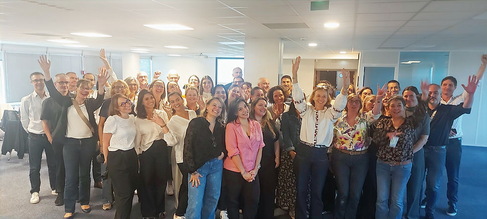 Photo de groupe des managers de Juridica/AXA à l’issue de la Manager Academy – Saison 3, à Marly-le-Roi.