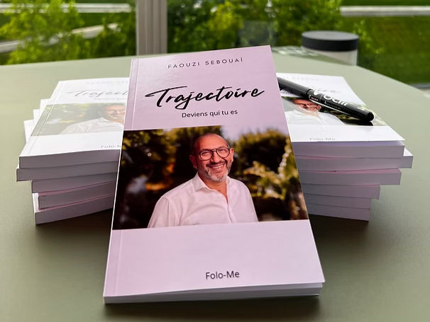Couverture du livre Trajectoire : Deviens qui tu es, de Faouzi Sebouaï