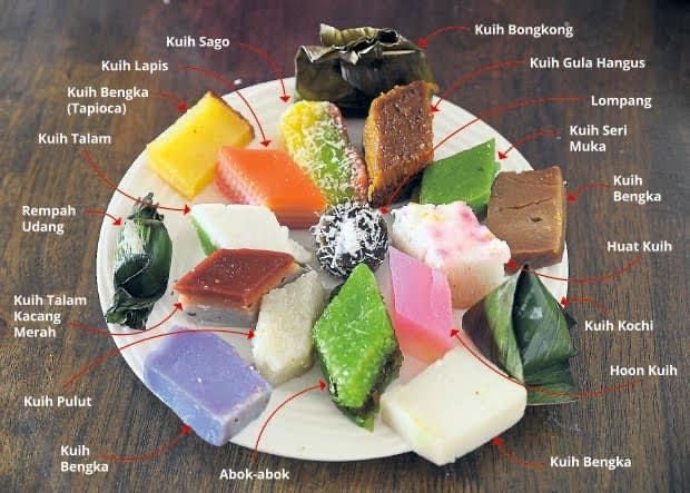 An assorted platter of Nyonya Kuih | My Blue Tea