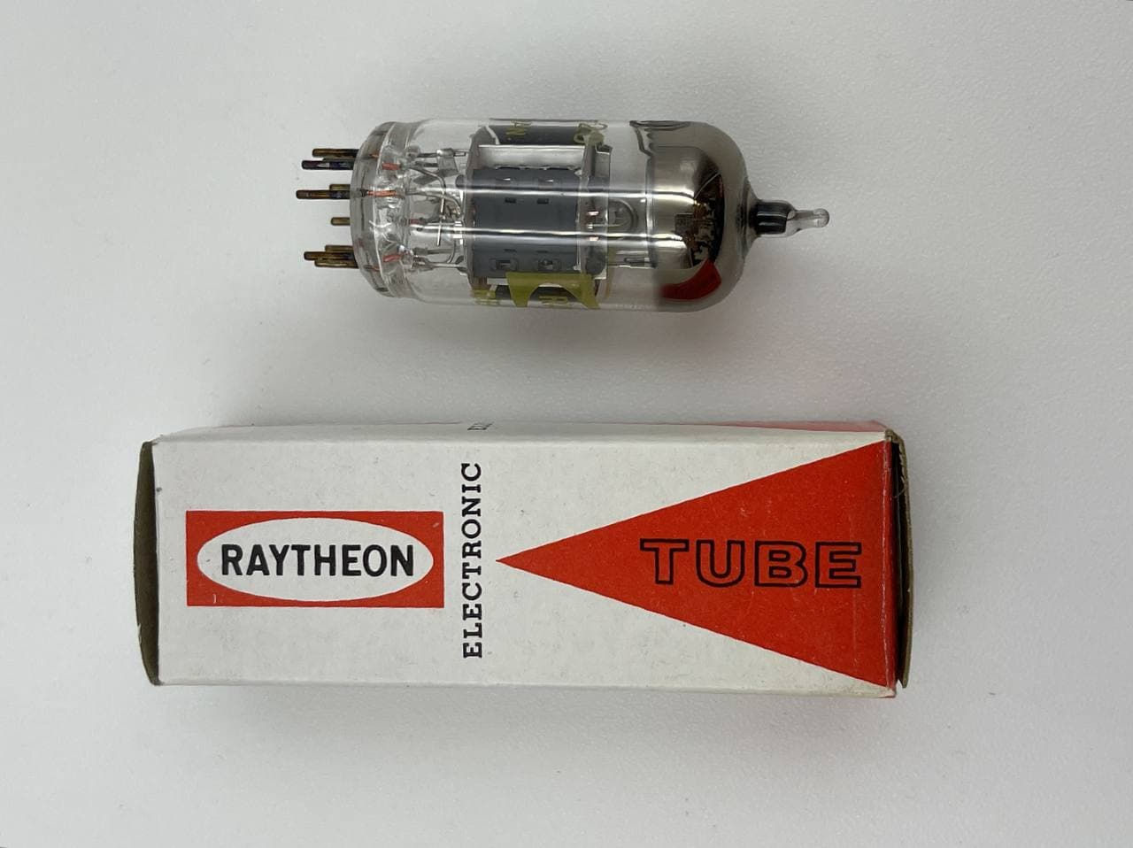RAYTHEON 6U8A 6KD8 6U8A/6KD8 VACUUM TUBE