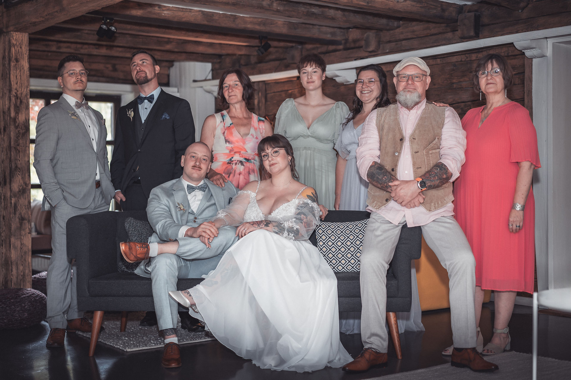 Gruppenfoto im Kaminzimmer in der Location Vierfalt in Geisenhausen