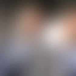 Cuidado con los que espían el teléfono por encima del hombro