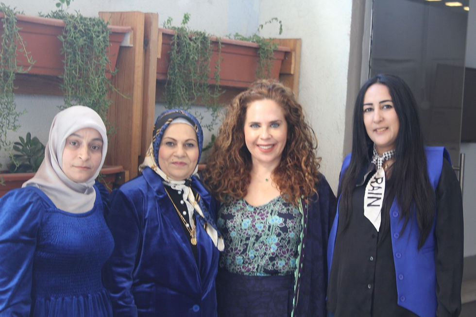 עם העובדות של גלריה אום אל פחם לילא וסלמה